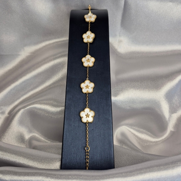 Plum Blossom Five Leaf Flower Fritillaria Double-Sided Adjustable Bracelet. - Picture 5 of 8